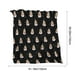 thumbnail image 3 of Manta Navideña de Franela Suave y Ligera de Forro Polar Negro de 140 X 190 Cm | Manta Acogedora y Cálida para La Siesta | Regalo Navideño Duradero y Lavable para Uso En Casa, Oficina y Exteriores, 3 of 6