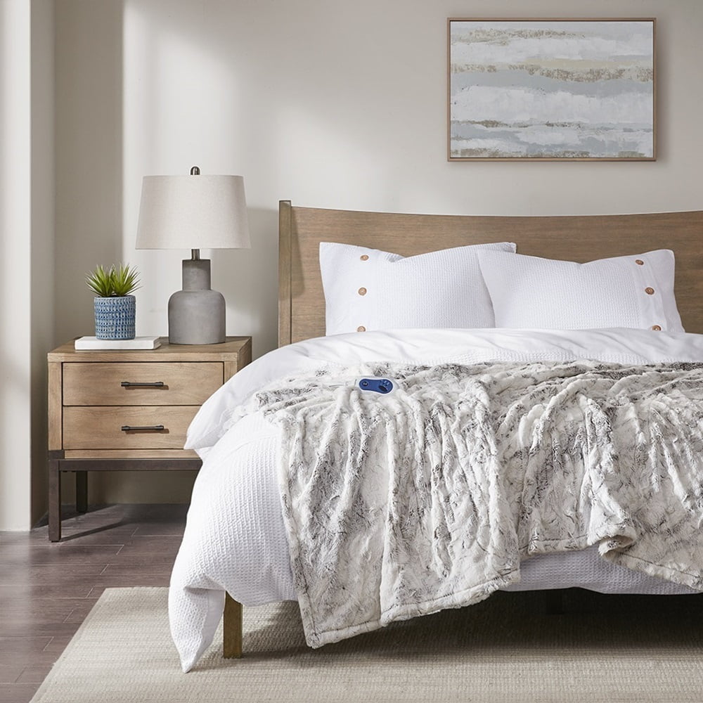 beautyrest zuri oversized faux fur heated throw