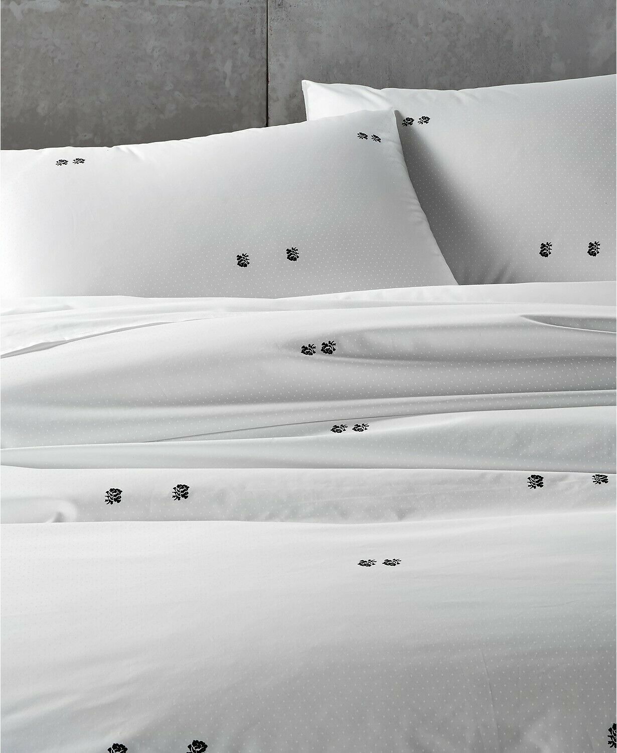 Calvin Klein Clone Floral Dot 100% Combed Cotton Comforter - QUEEN - White Black - image 3 of 4