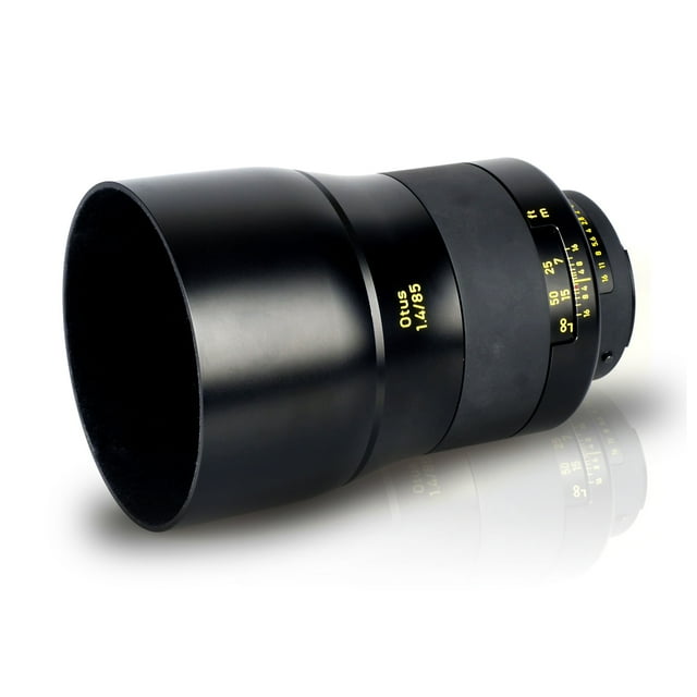 Zeiss Otus 85mm F/1.4 Apo Planar T ZF Objectif à Mise au Point Manuelle pour Nikon Monture F, Doté d'Une Longueur Focale de 85mm et d'Une Ouverture Rapide de F/1.4. Conçu pour les Appareils Photo Reflex Numériques au Format F et 35mm, Il Est Aussi compatible avec les Appareils Photo Reflex Numériques au Format DX, Offrant une Longueur Focale de 127.5mm. l'Objectif Intègre une Conception Optique Planaire a