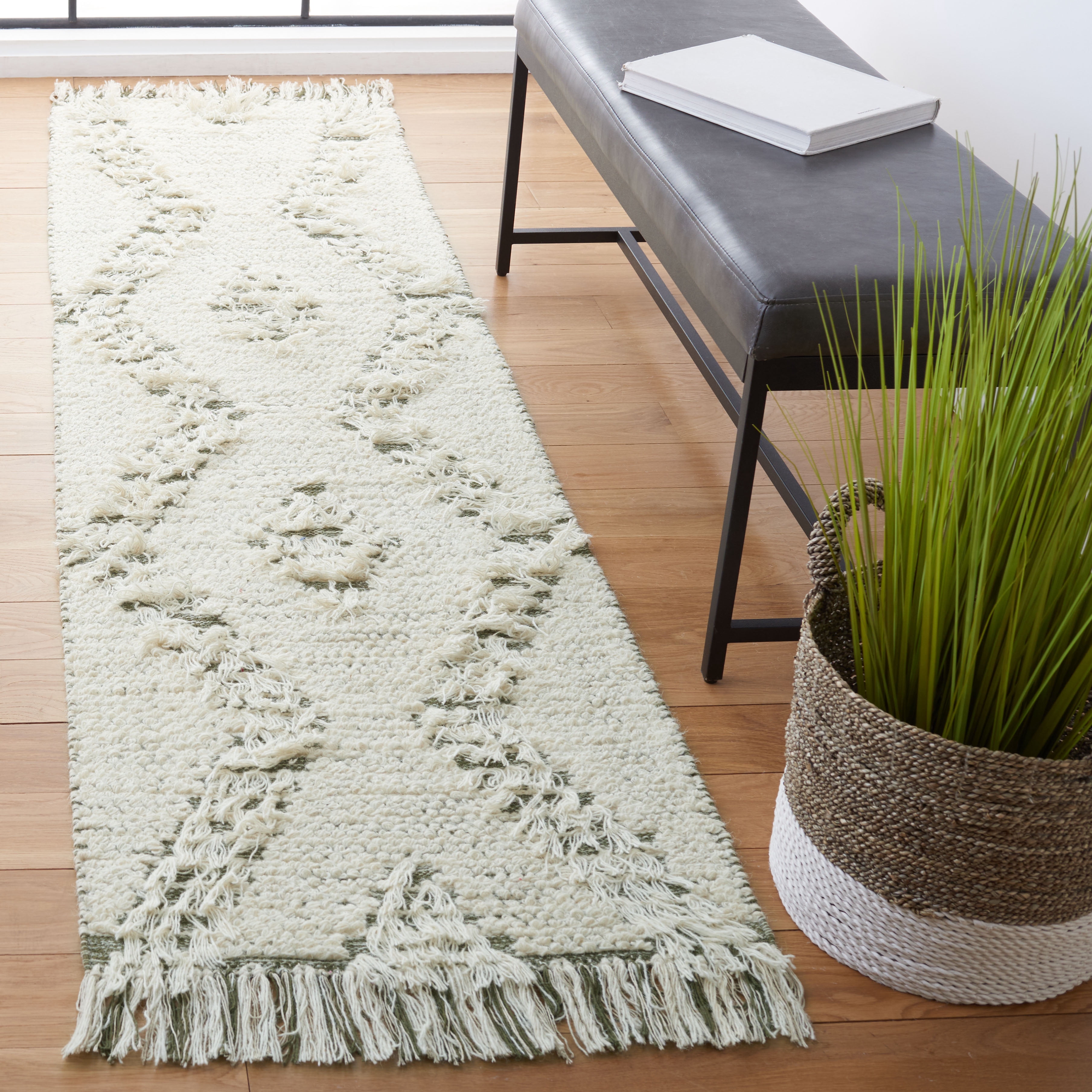 SAFAVIEH Vermont Winthrop Chevron Runner Rug, Ivory/Green, 2'3" x 8'
