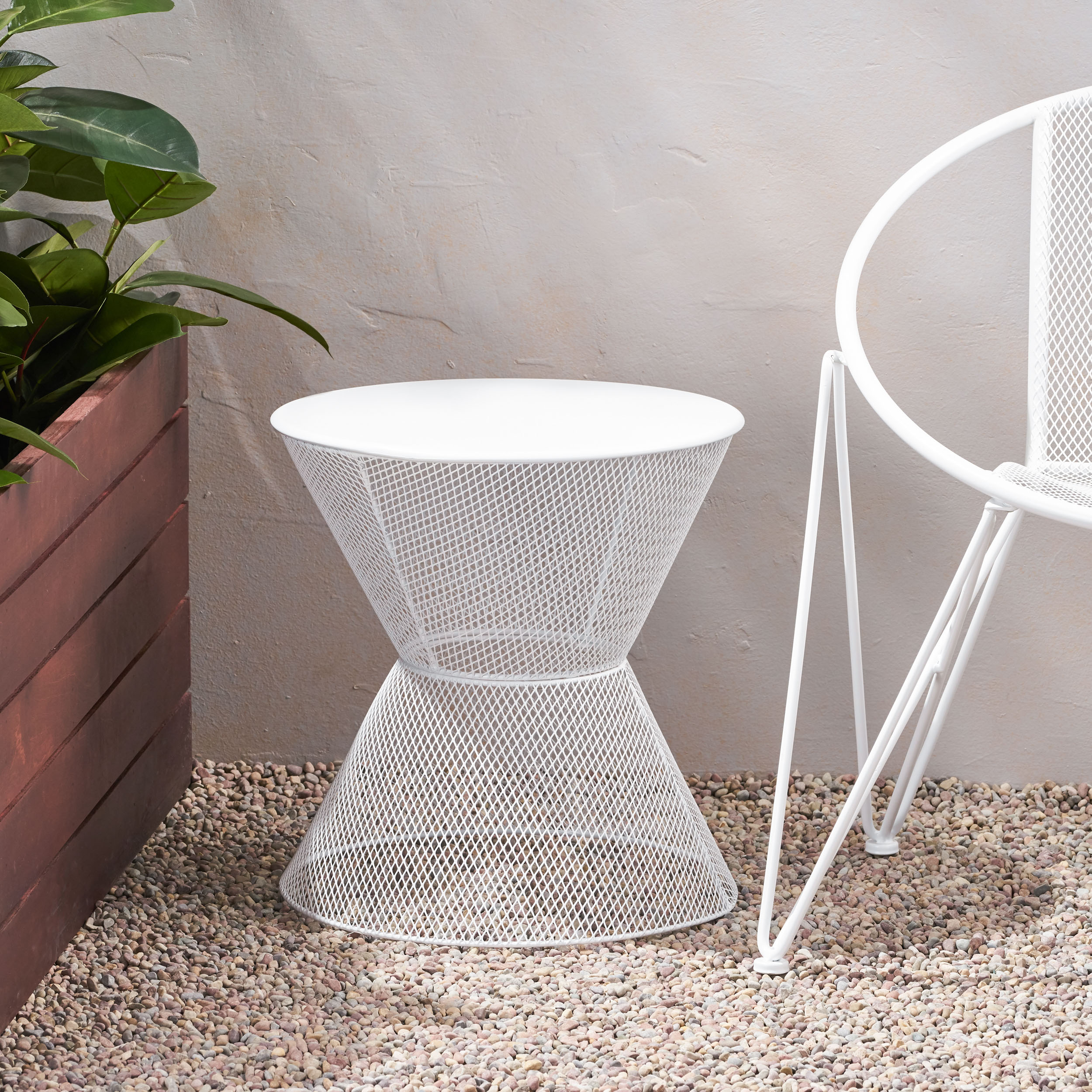 Saralee Outdoor Modern Iron Side Table, Matte White