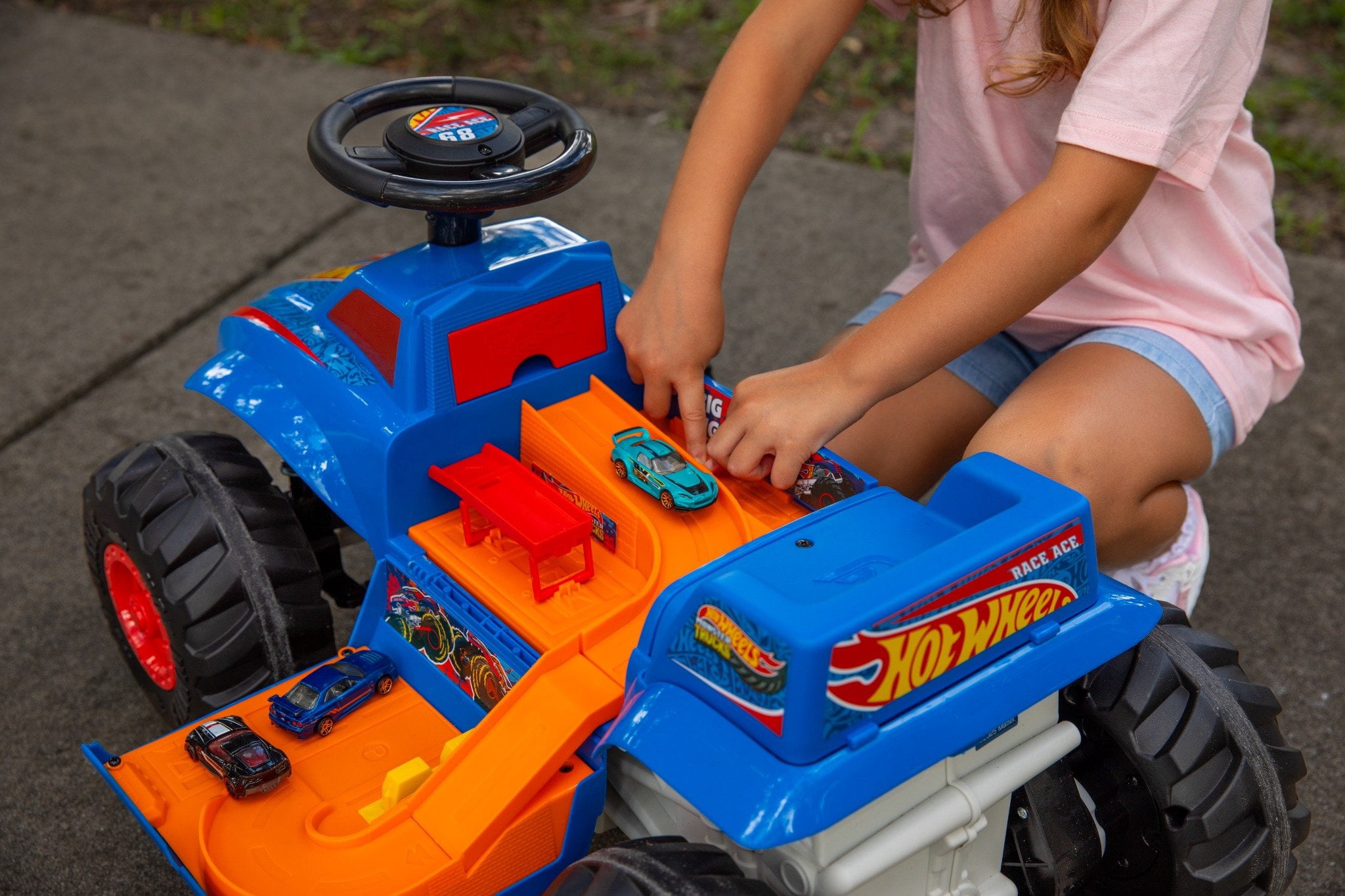 Dynacraft Hot Wheels Monster Truck 6V Ride-On, Blue/Red, Ages 1.5-3 Years, 1 Count