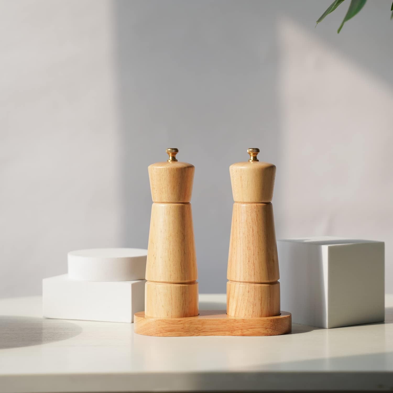 DeroTeno Salt and Pepper Mill Set with Tray, Adjustable Ceramic Grinder Salt Mill, Stainless Steel Grinder Pepper Mill, Rubber Wood, 16.5 cm/ 6 inch Height, Bottom Dia 5 cm