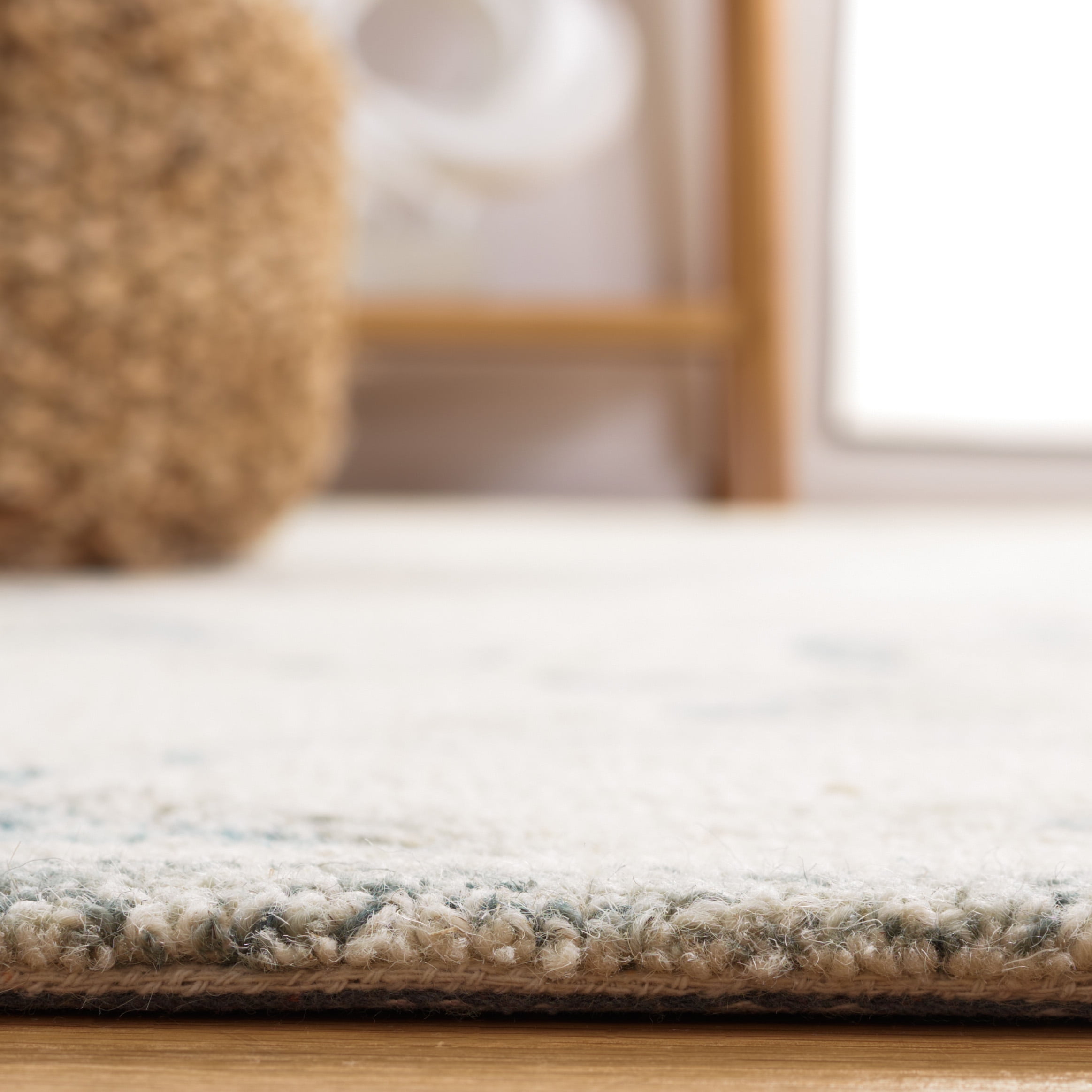 SAFAVIEH Micro-Loop Arda Floral Area Rug, Ivory/Blue, 5' x 8'