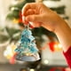 thumbnail image 5 of Adornos colgantes acrílicos navideños de estrellas de mar y conchas | Decoración navideña playera | Decoración para árboles y coronas | Detalles navideños costeros festivos, 5 of 5