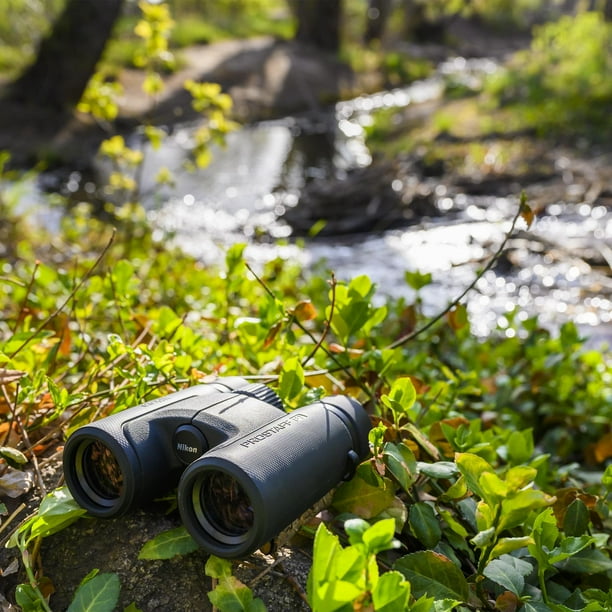 Nikon Prostaff P7 8X42 Binoculars with Harness and Lens Pen