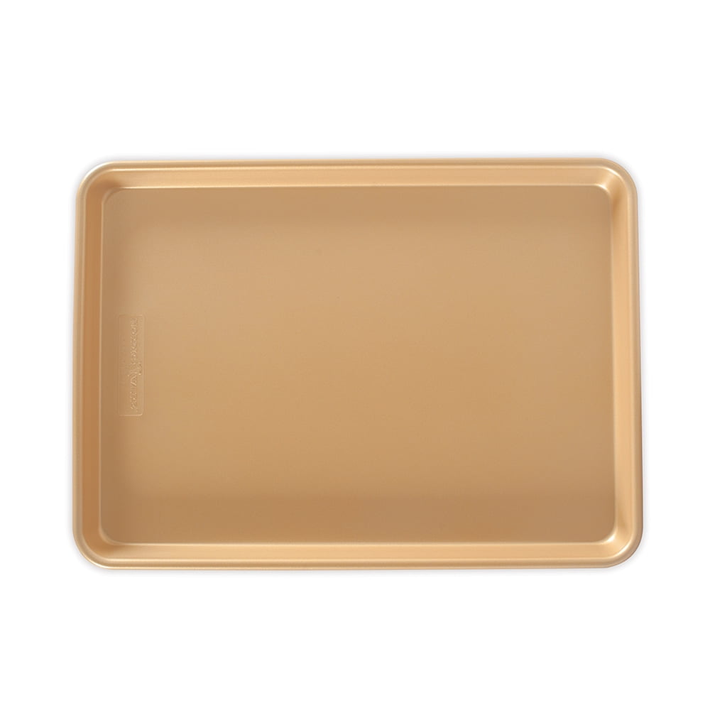 Classic 9 x 13 Pan with Embossed Prism Lid - Nordic Ware in 2023