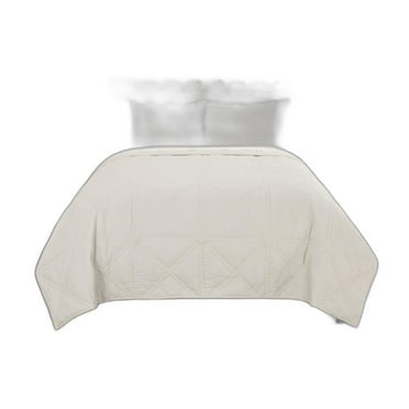 HomeRoots Queen 100% Cotton 300 Thread Count Machine Washable Down Alternative Comforter