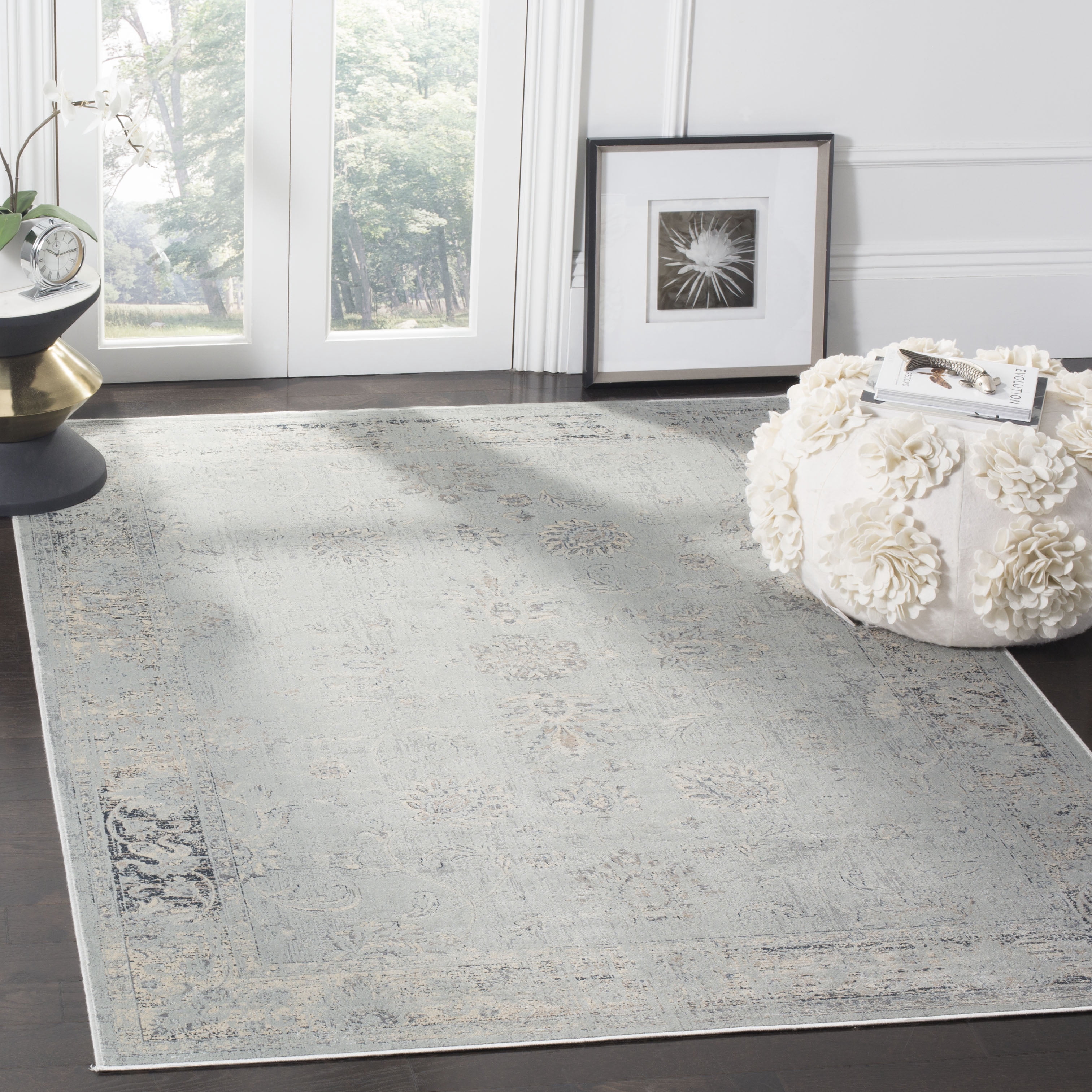 SAFAVIEH Vintage Jaxon Bordered Area Rug, Light Blue, 5'1" x 7'6"