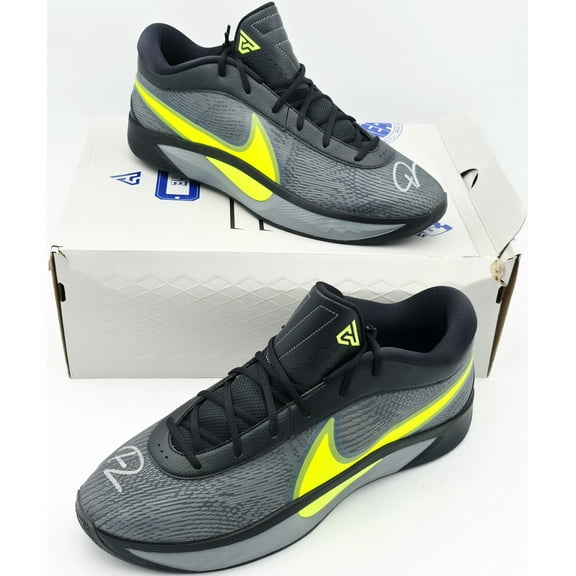 Giannis Antetokounmpo Autographed 2024 Player Exclusive (PE) Promo Black/Volt/Cool Grey Nike Zoom Freak 6 Shoes Milwaukee Bucks Size 17 Beckett BAS Witness 252733