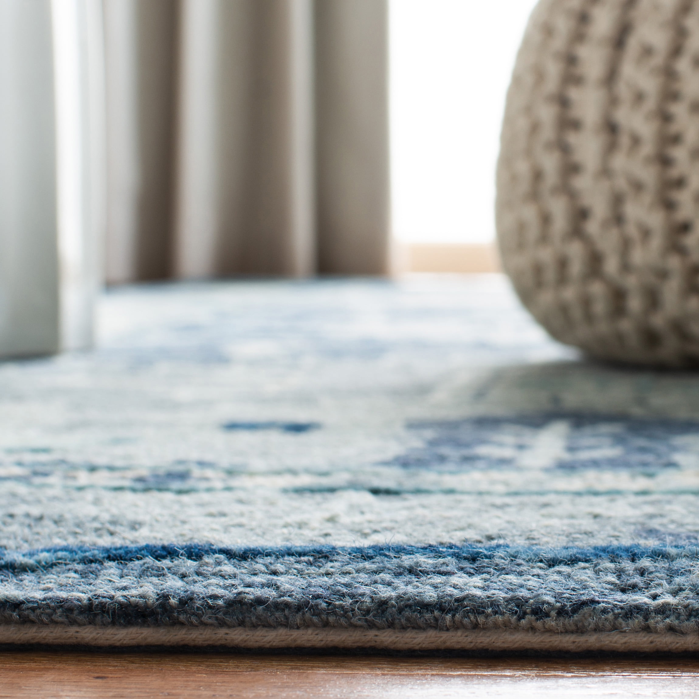 SAFAVIEH Capri Collin Southwestern Wool Area Rug, Blue/Grey, 7' x 7' Round