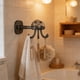 thumbnail image 5 of Estante de pared para cocina con forma de pulpo | Organizador adhesivo multigancho sin necesidad de taladrar | Ganchos giratorios de 360 grados para utensilios, toallas y llaves, 5 of 7