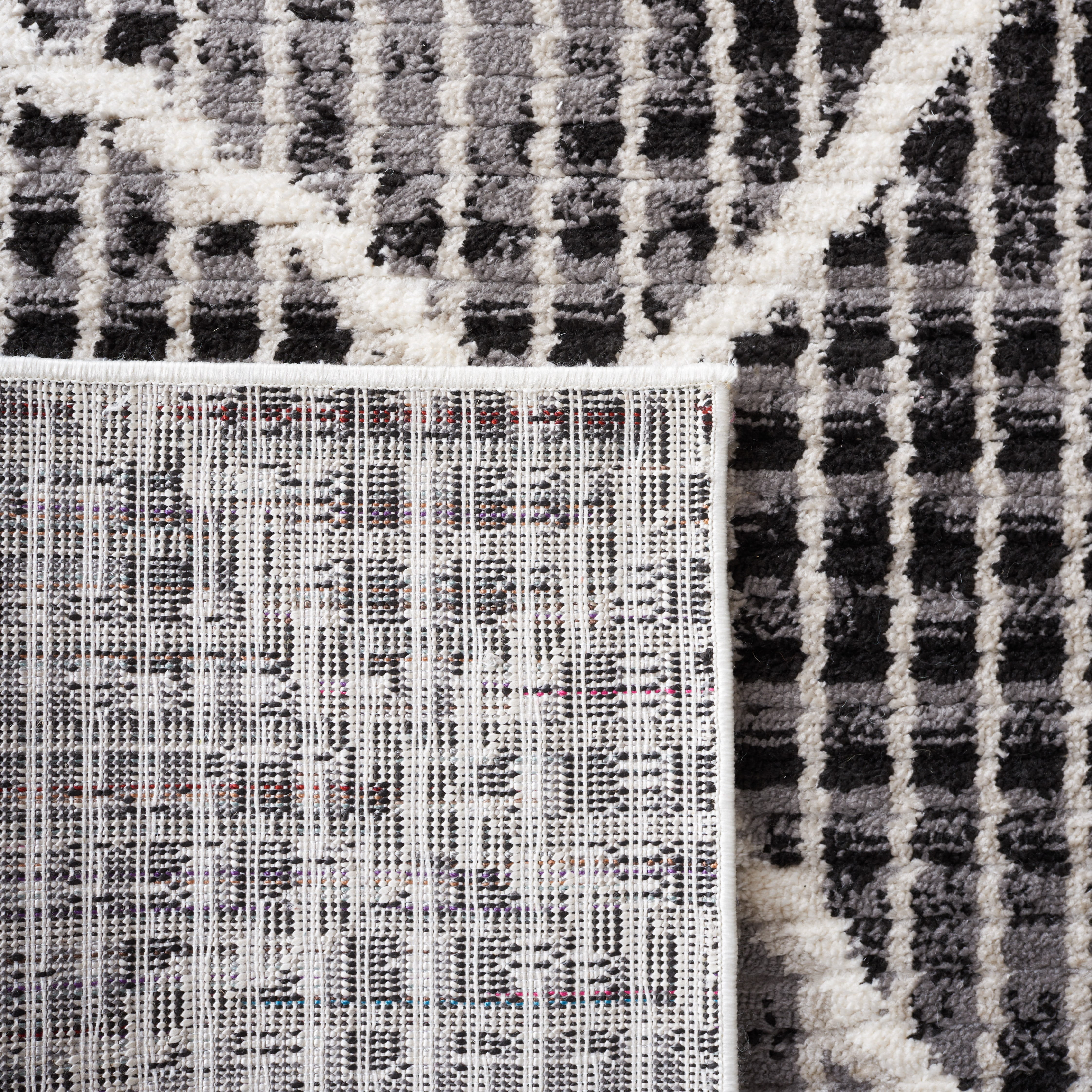 SAFAVIEH Marrakesh Nellie Geometric Polyester Area Rug, Charcoal/Ivory, 5'3" x 7'7"