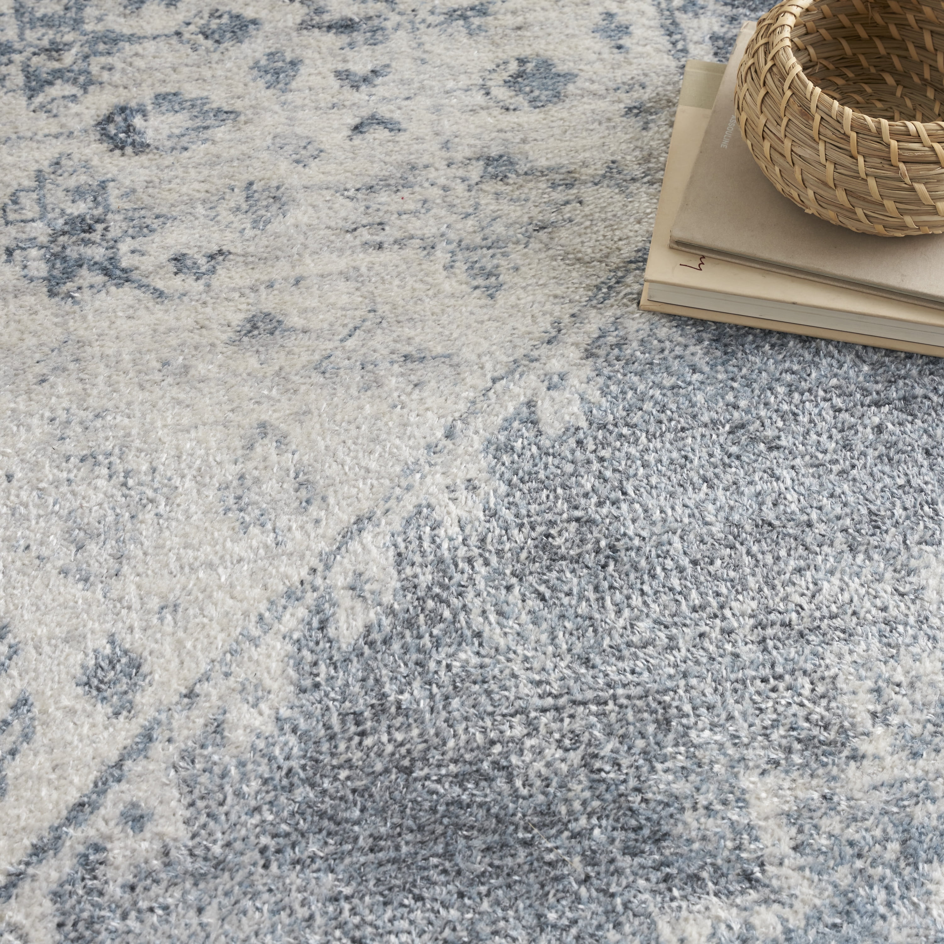 Nourison Astra Machine Washable Persian Blue/Ivory 6'7" x 9' Area Rug (7x9)