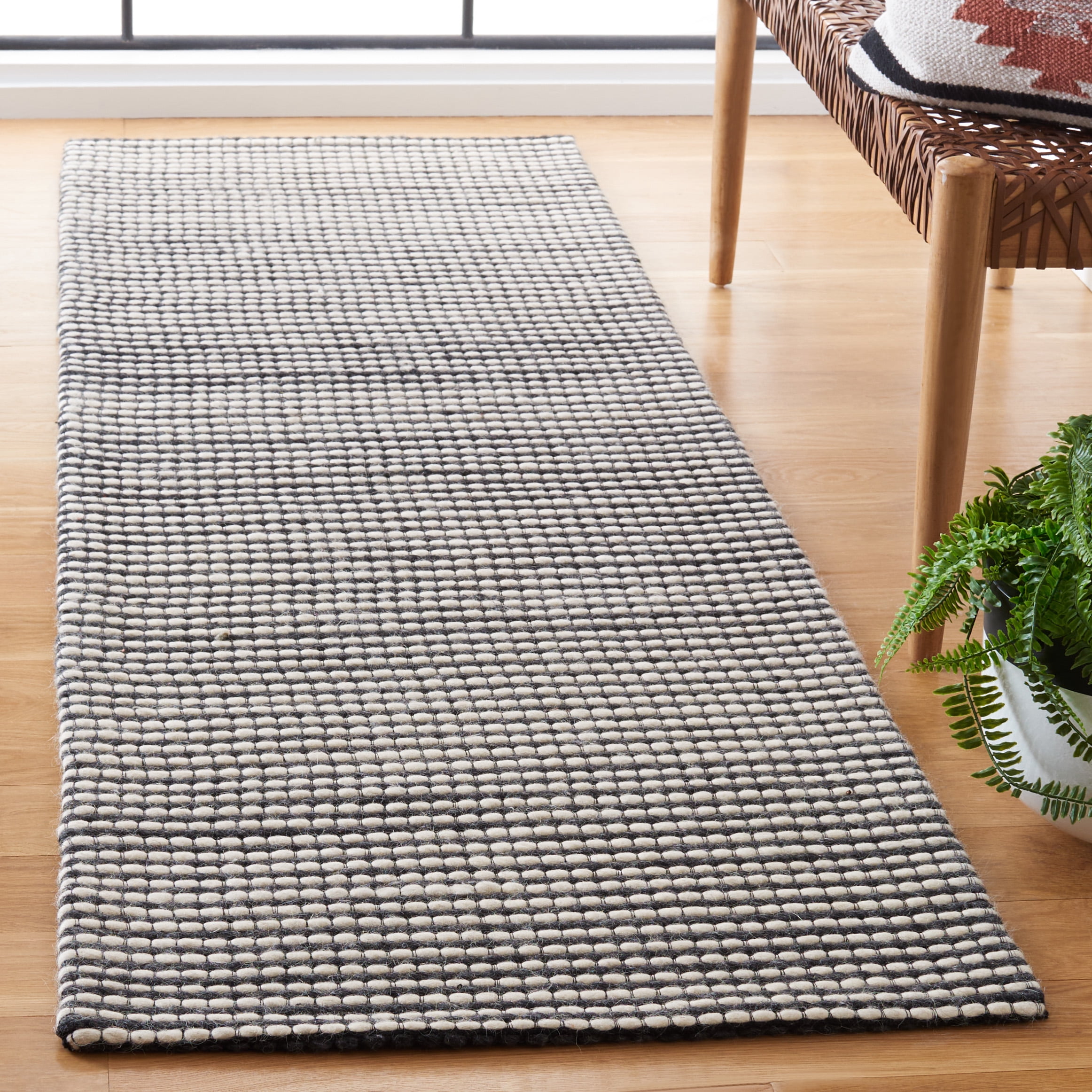 SAFAVIEH Natura Corine Geometric Runner Rug, Ivory/Black, 2'3" x 6'