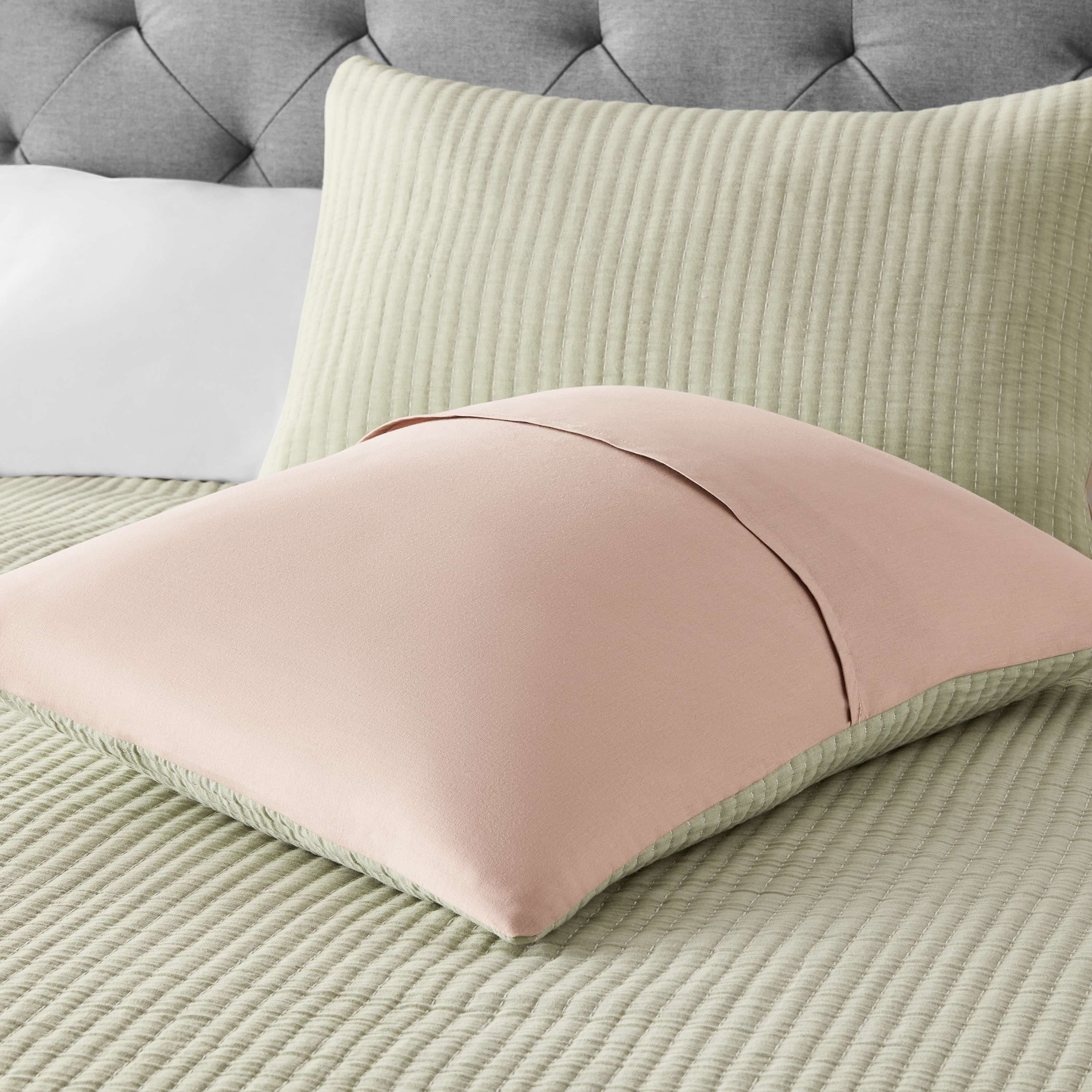 Mainstays 100% Cotton Matelassé Pillow Sham Bedding, Standard/Queen, 2 Pack, Green/Pink