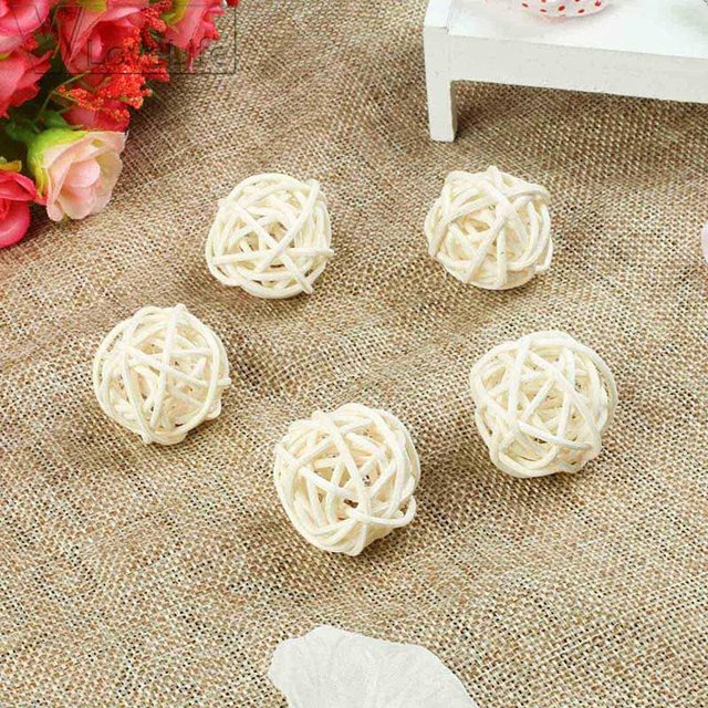 Bolas de ratán, bolas de ratán de mimbre, 5 piezas de 5 cm redondas Sepak Takraw Bola de ratán colorida para fiesta de bodas Decoración del día de San Valentín Adorno de ratán DIY Blanco oso de fresa Juguete