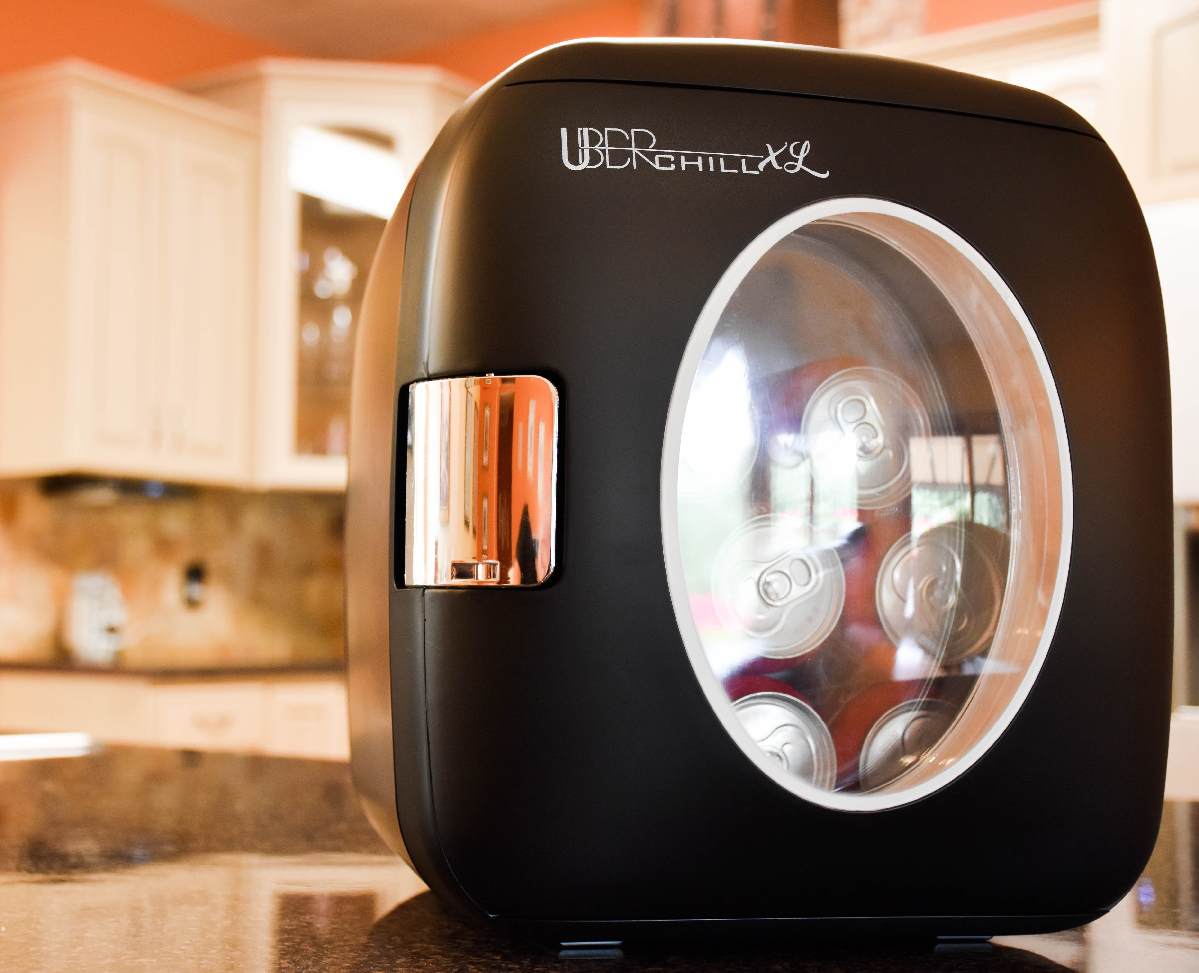 Uber Appliance Mini Fridge Retro Beverage Cooler & Warmer - Personal & Portable Refrigerator (9 Liters/0.32 Cu Ft)