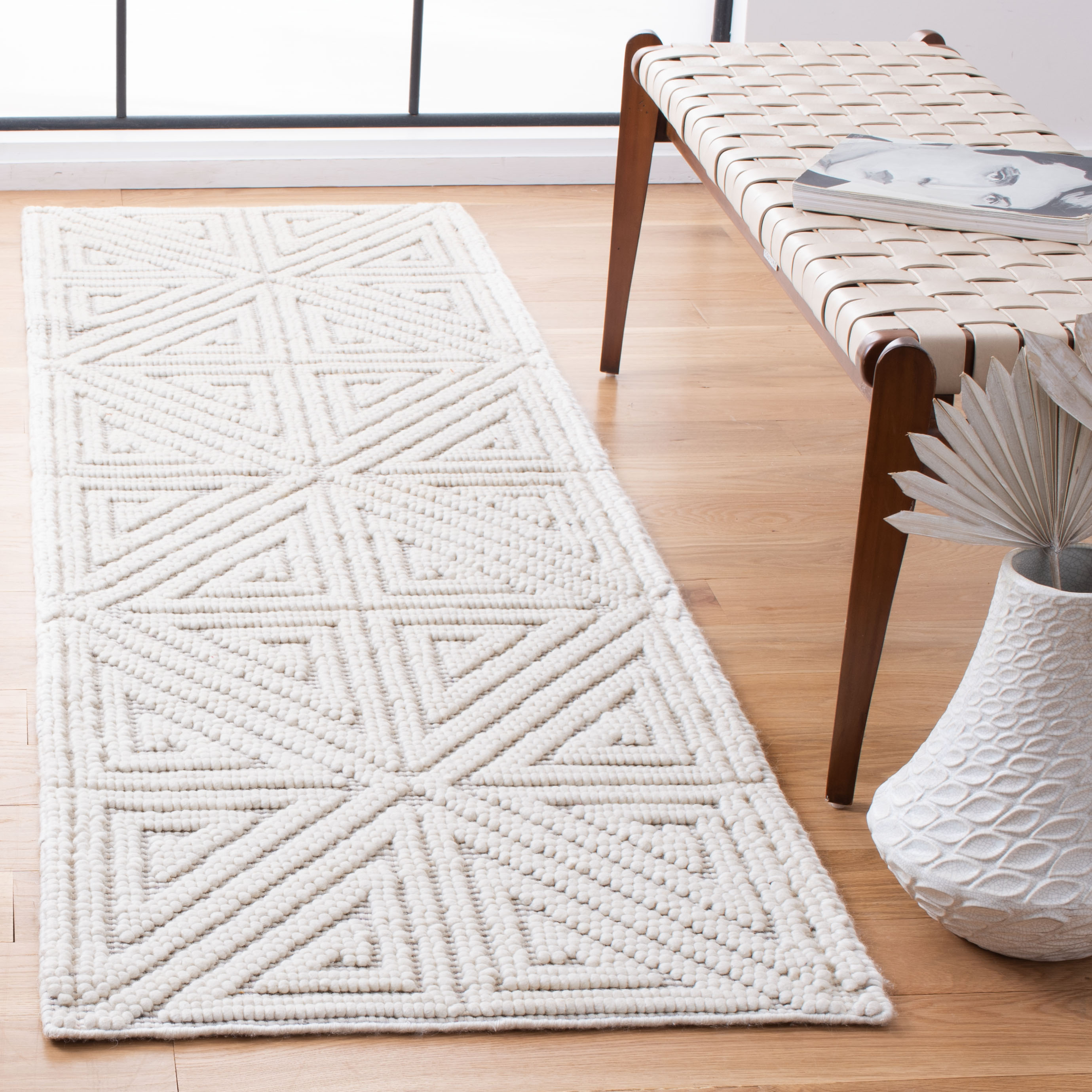 SAFAVIEH Natural Fiber Bedelia Geometric Runner Rug, Grey/Ivory, 2'3" x 8'