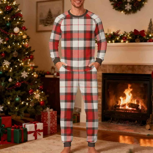 Pijama navideño para hombre, blusa y pantalones con estampado navideño a cuadros.