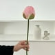 thumbnail image 5 of 1 unidad de pequeño arreglo floral artificial de plástico rosa con forma de flor de loto para decoración del hogar,ideal para sala de estar,mesa de comedor,mueble de TV o pecera. Rkxzt, 5 of 9