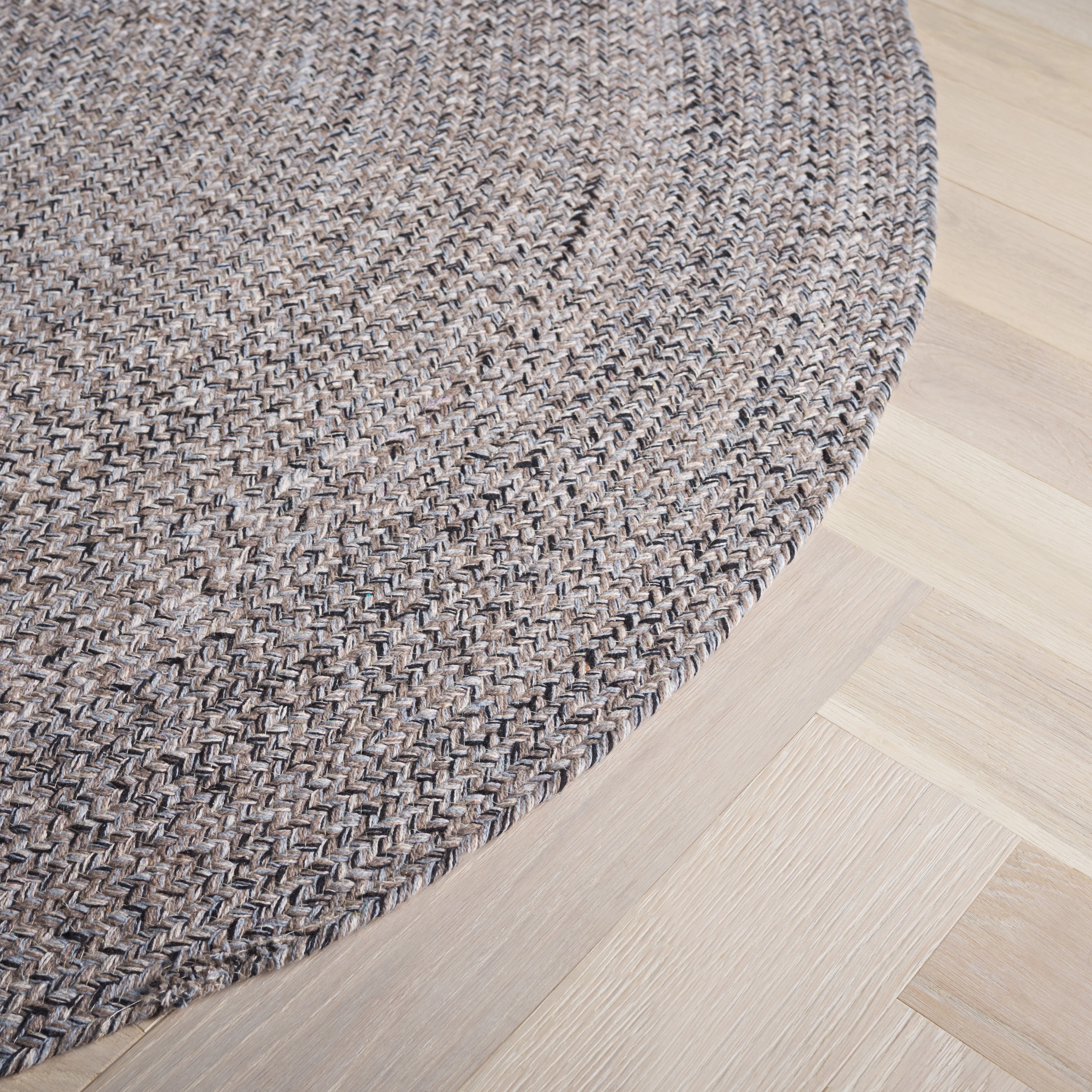 Safavieh Braided Rug Collection Country, Farmhouse, Rustic Braided Gray Geometric Area Rugs, 6' x 9' Oval, Reversible