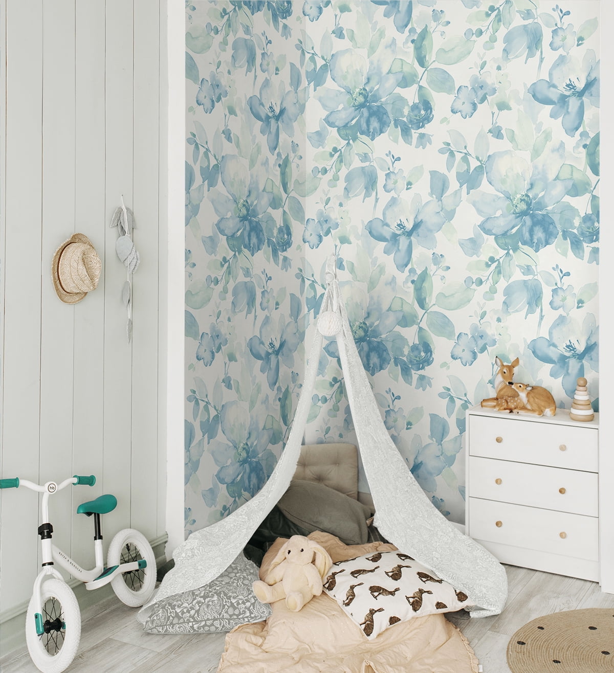 NextWall  Watercolor Flower Peel and Stick Wallpaper 20.5 in. W x 18 ft. L - Seaglass
