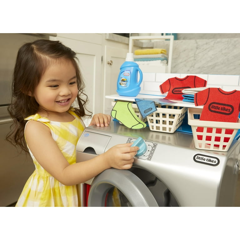 Baby Dolls doing the laundry with washing machine! Play Toys cleaning  routine! 