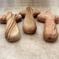 thumbnail image 1 of Conjunto de 3 Cruces de Confort de Madera de Olivo (4.1"), 1 of 3