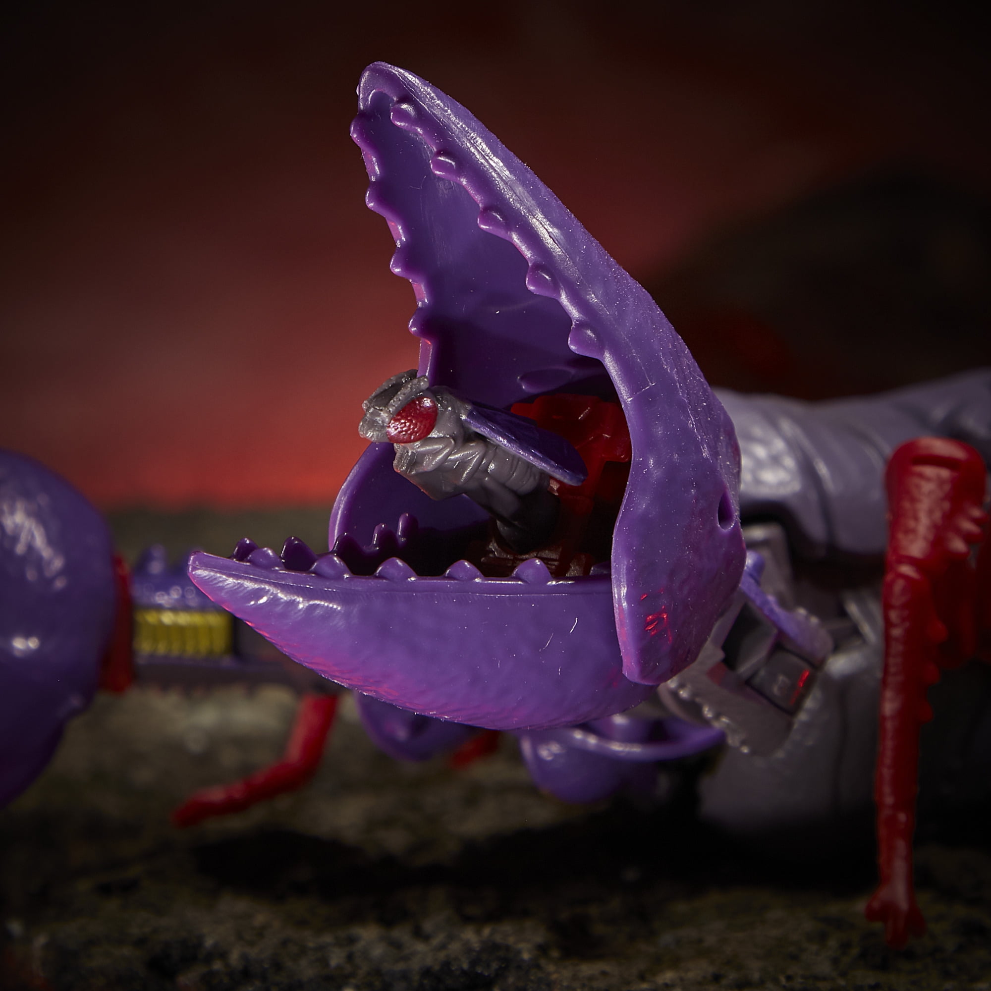 Transformers Generations War for Cybertron: Kingdom Deluxe WFC-K23 Predacon Scorponok Action Figure