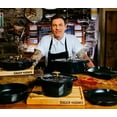 thumbnail image 3 of Chuck Hughes Poêle à Frire Ronde en Fonte 26 cm – Poêle Pré-Assaisonnée avec Poignée d'Assistance, Poêle de Cuisson Robuste pour l'Intérieur et l'Extérieur pour Viandes, Légumes et Plats de Déjeuner (Rouge Cardinal), 3 of 3