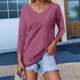 thumbnail image 2 of Camiseta de mujer de color liso con cuello en V y manga 3/4 - Cuello en V clásico, tejido ligero y transpirable, versátil para combinar con vaqueros o faldas, talla real., 2 of 4