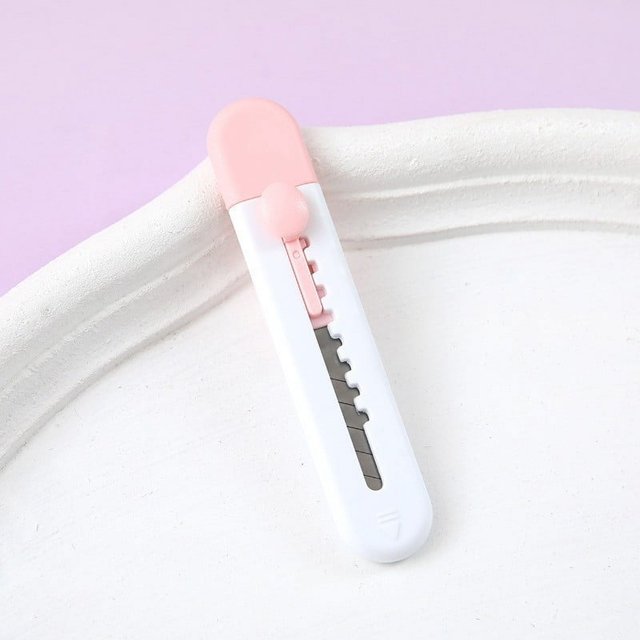 Lindo mini cuchillo de arte de desempaquetado de dibujos animados, cuchillo de mano portátil con división, cuchillo de corte de papel para oficina de estudiantes, cuchillo hecho a mano
