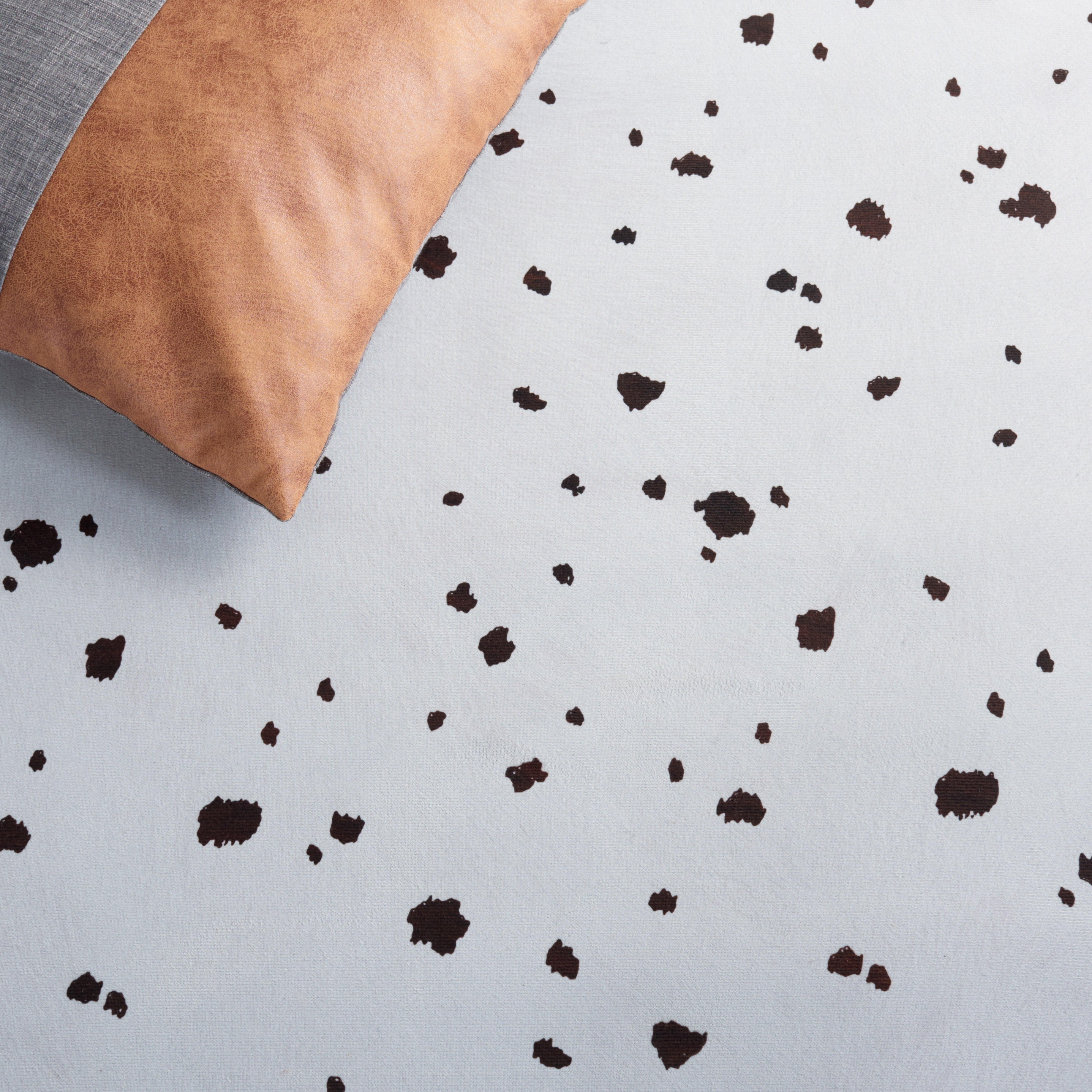 SAFAVIEH Faux Hide Crane Dot-Print Area Rug, Ivory/Black, 9' x 12'