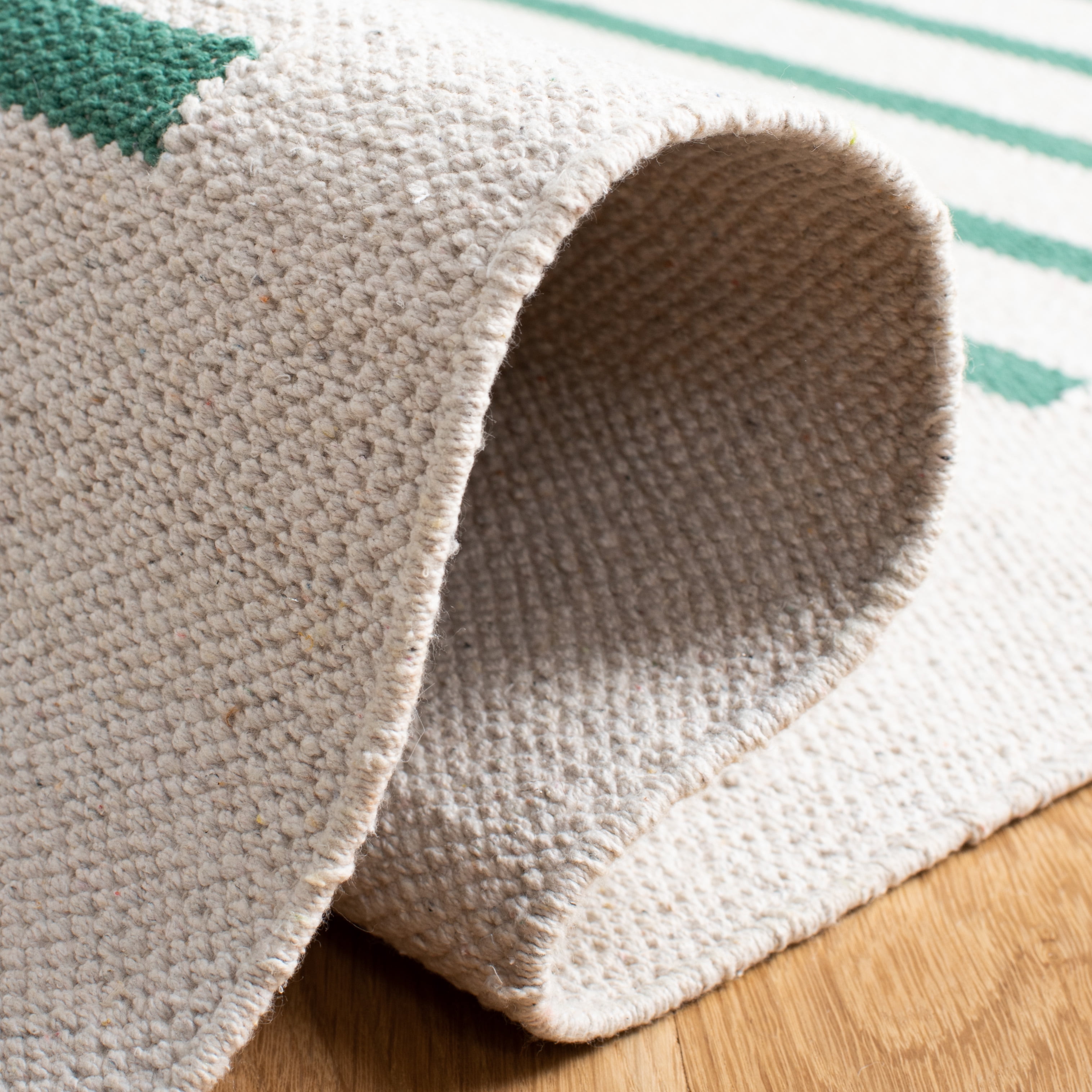 SAFAVIEH Montauk Amadine Striped Cotton Area Rug, Ivory/Dark Green, 6' x 6' Round