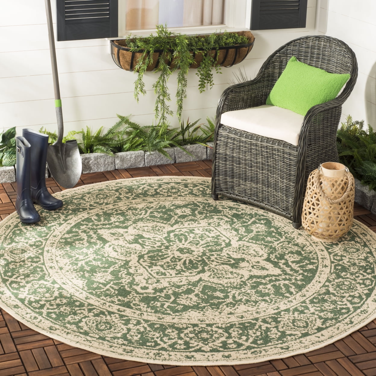 SAFAVIEH Beach House Stanice Medallion Indoor/Outdoor Runner Rug, Green/Creme, 2'2" x 14'