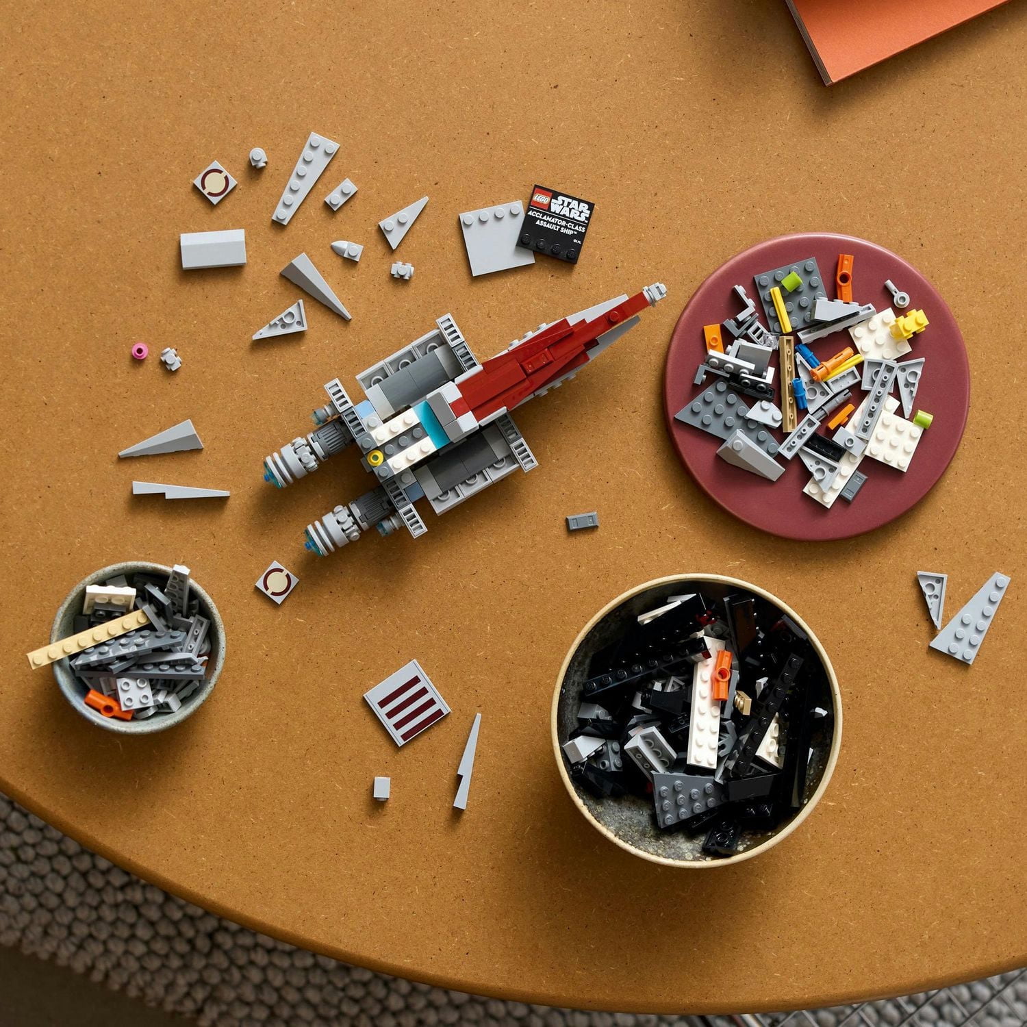 LEGO Star Wars Acclamator-Class Assault Ship Building Set for Adults - Star Wars Collectibles Set With Display Stand - Building Kit With 450 Pieces - 75404