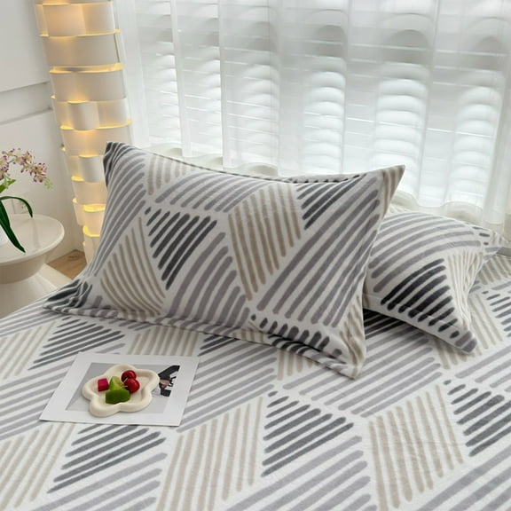 Hometravel Winter Velvet Pillowcase Set, Warm and Thickened Soft Pillow Cover for Cold Weather, Cozy Bedding for Bedroom, Home, Guest Room, 40cm Size