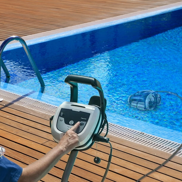 Robot de nettoyage automatique des piscines naturelles
