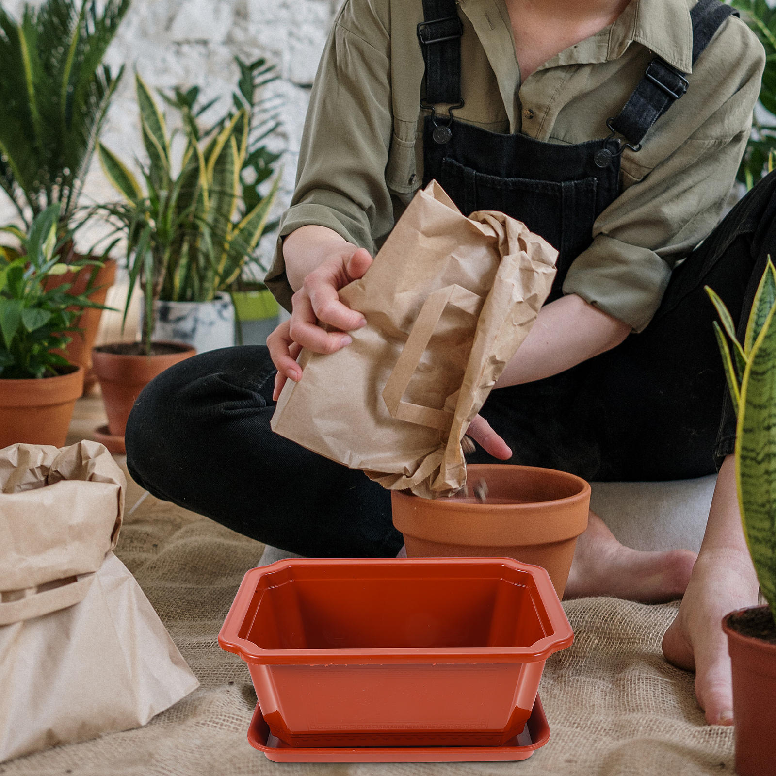 FENGGUIQU Set of 2 Large Dark Red Plastic Planter Pots for Small Plants, Ideal for Gardening Hobbyists and Indoor Outdoor Use