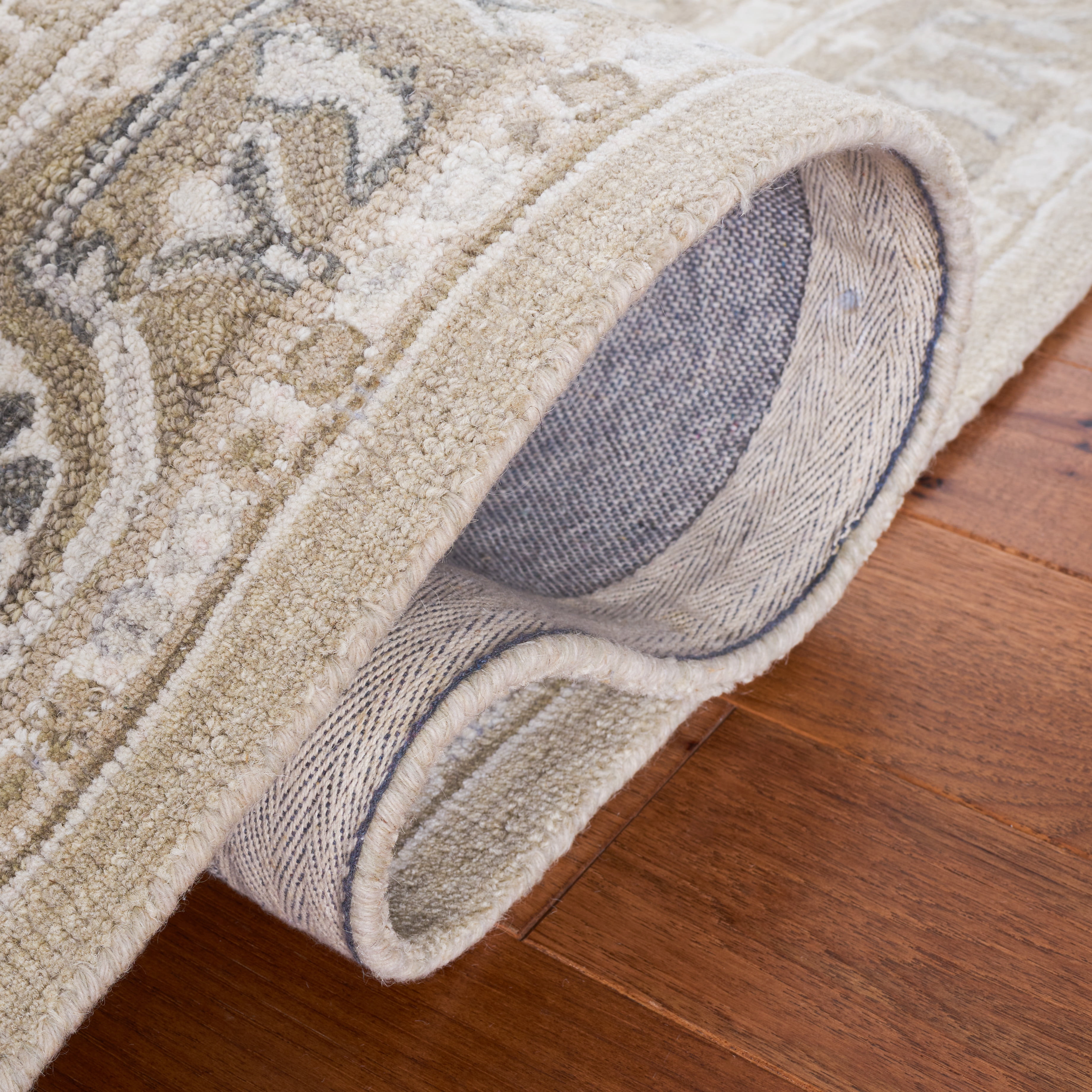 Safavieh Metro Bevis Medallion Area Rug, Ivory/Beige, 4' x 6'