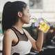 thumbnail image 4 of Vaso mezclador de proteína en polvo de 580 ml | Botella de agua para estudiantes | Vaso de plástico con pajita de gran capacidad | Mezclador antiderrames y antifugas | Vaso portátil para gimnasio,, 4 of 4