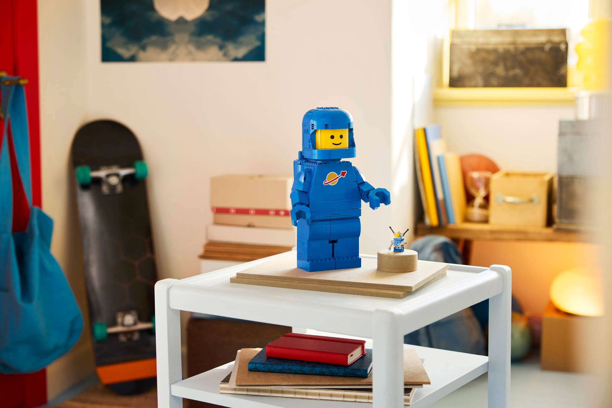 LEGO Up-Scaled Blue Astronaut Minifigure – 793-Piece Buildable Space Figure with Movable Parts, Hidden Mini Robot & Rocket, Collectible Display Gift for Kids – 40921