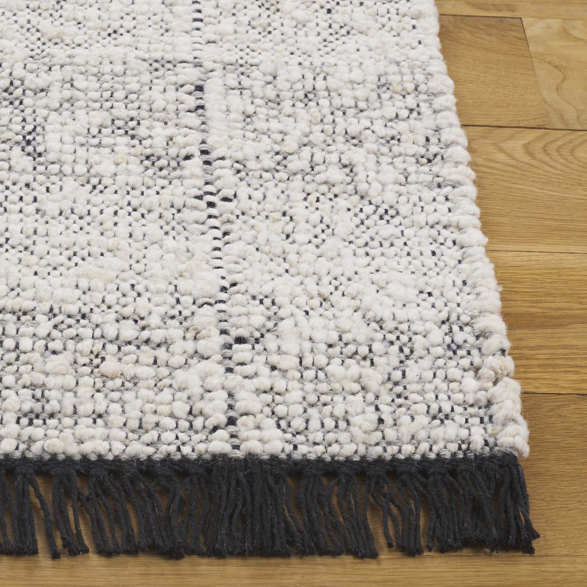 Safavieh Manhattan Galena Distressed Area Rug, Ivory/Black, 9' x 12'