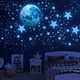 thumbnail image 1 of Estrellas que brillan en la oscuridad para el techo, 440 piezas de estrellas que brillan en la oscuridad para decoración de pared de niños, para dormitorio infantil, 1 of 6