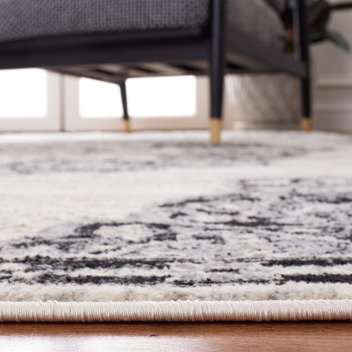 SAFAVIEH Brentwood Dimitri Floral Bordered Area Rug, 9' x 12', Ivory/Black