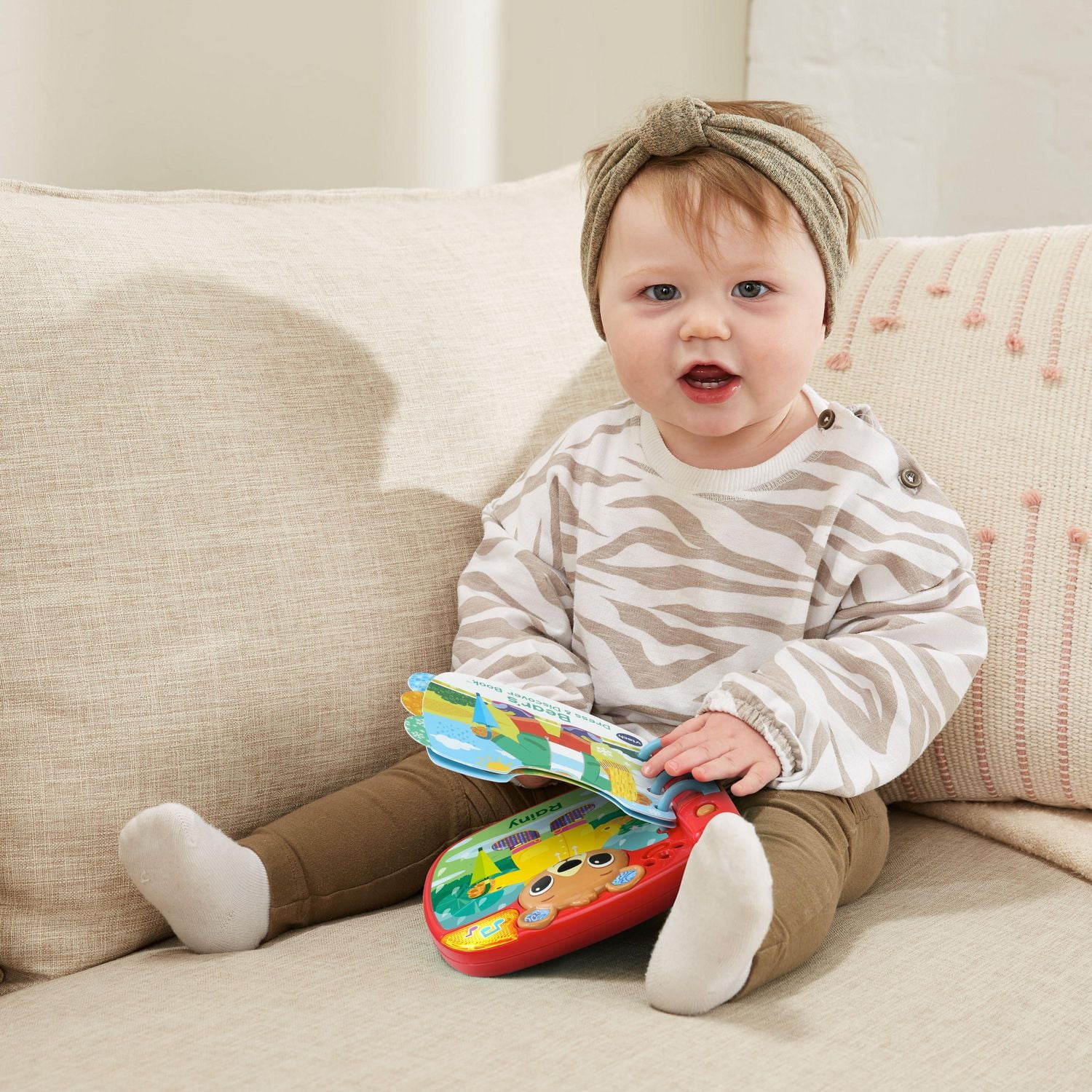 VTech Bear's Dress & Discover Book™ - English Version, 12-36 Months