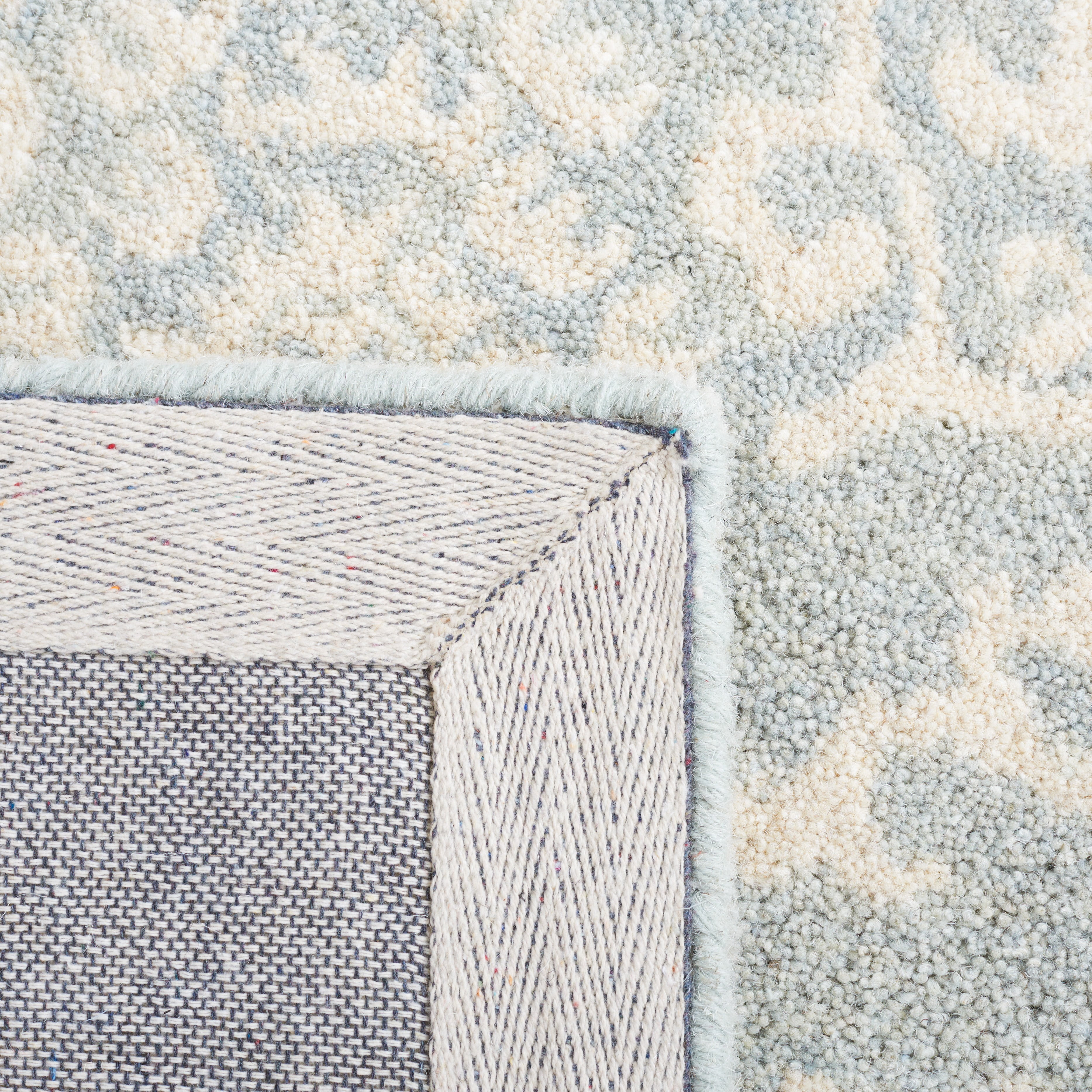 SAFAVIEH Antiquity Tiarnan Oriental Wool Area Rug, Light Blue/Ivory, 8' x 10'