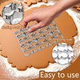thumbnail image 4 of Cortador de galletas Goldfish de acero inoxidable, 25 cavidades, antiadherente, 4 of 7